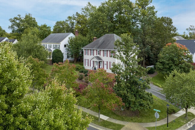 Many Single-family homes in Fall Hill display classic elegance.