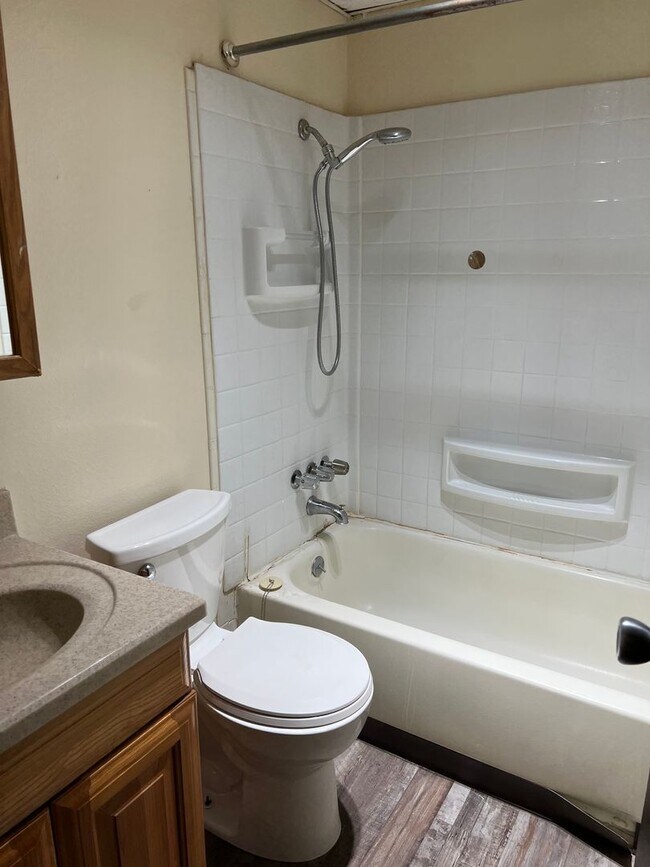 1/2 OFF 1ST MONTHS RENT!!! APPLY TODAY CHAD ESTATES, Des Moines, IA 50322 - photo 3