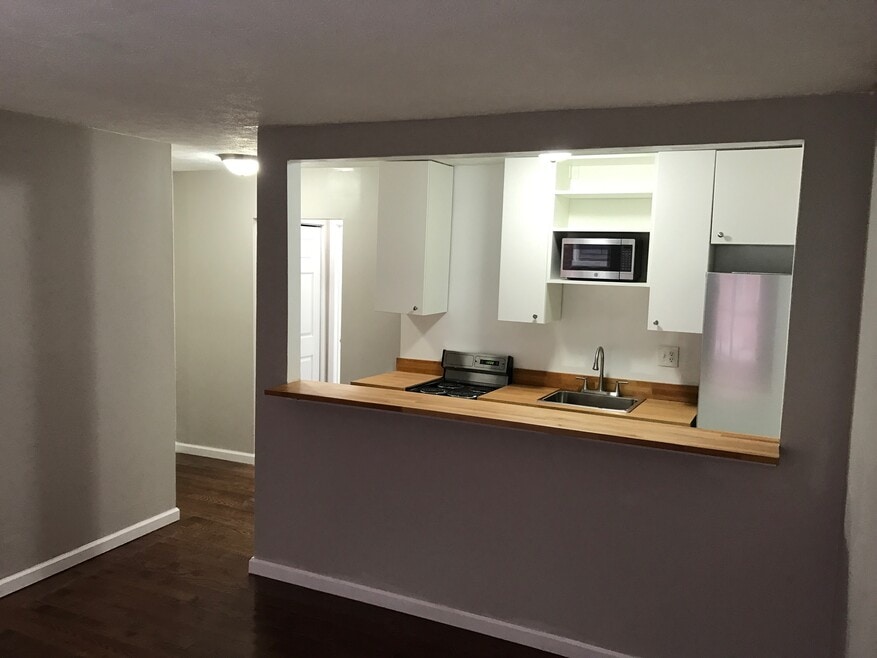 2116 Kemper Ln unit 9, Cincinnati, OH 45206 - photo 1