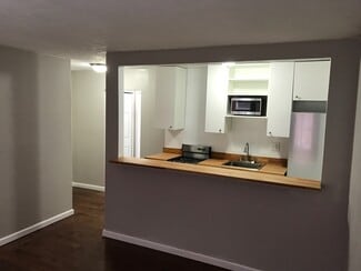 2116 Kemper Ln, Cincinnati, OH 45206