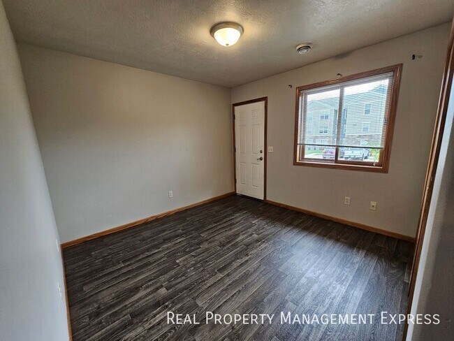 400 9th Ave N, Brandon, SD 57005 - photo 7