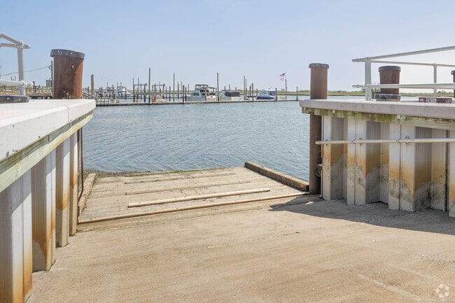 Woodmere Dock in Hewlett Neck offers a paved ramp for non-motorized boats into Brosewere Bay.