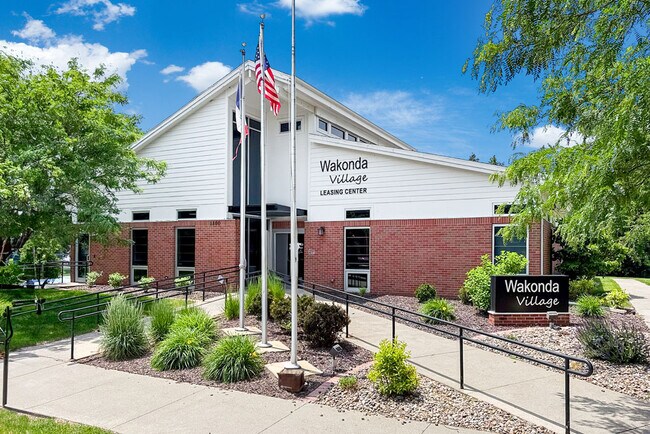 Wakonda Village and Manor Apartment Homes, Des Moines, IA 50315 - photo 2