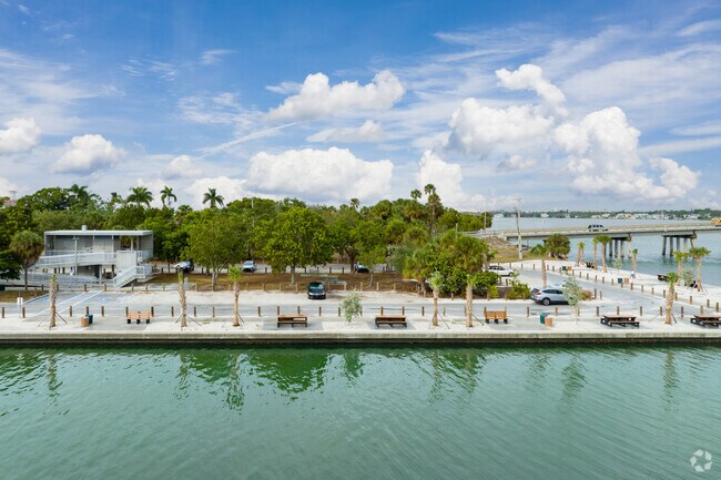 Nora Paterson Bay Island Park is in the Southside neighborhood of Southside on the waterfront.