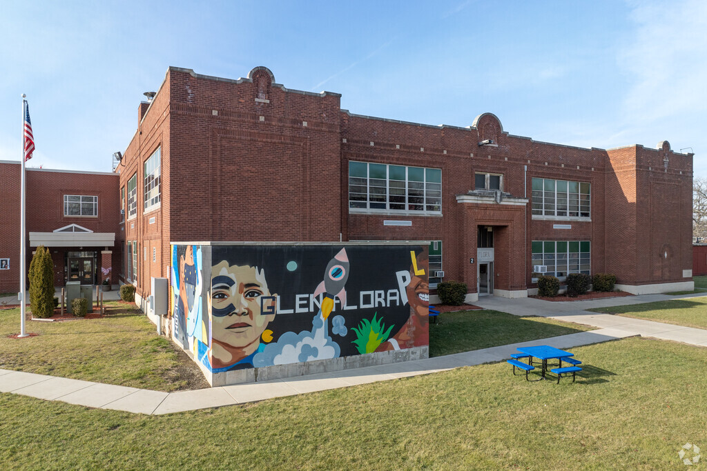 Glen Flora Elementary School is part of Waukegan Community Unit School District 60.