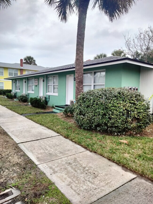 4 STUDIO APARTMENTS