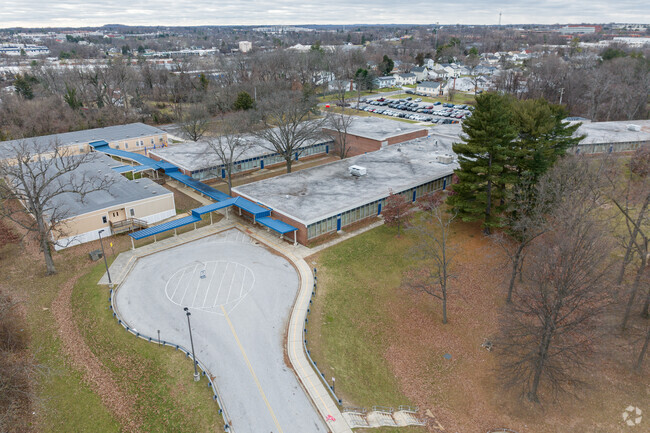 Featherbed Elementary School is rated C by Niche and has about 550 students in PK through 5th.