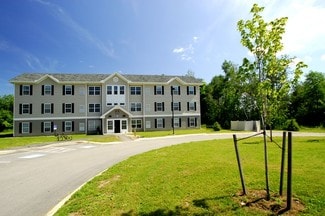 4 Empire Dr, Orono, ME 04473