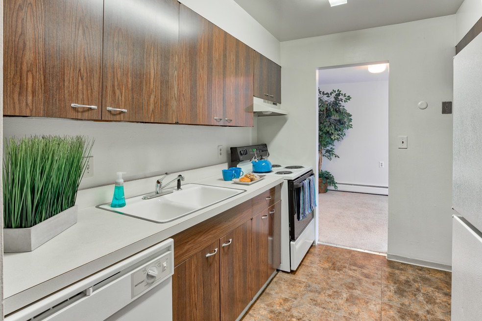 Sheridan Arms Apartments, Bay City, MI 48708 - photo 1