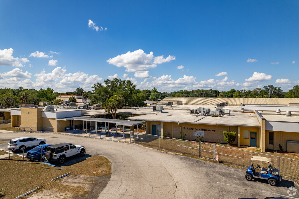 Fruitland Park Elementary School serves students from Pre-K through 5th grade.