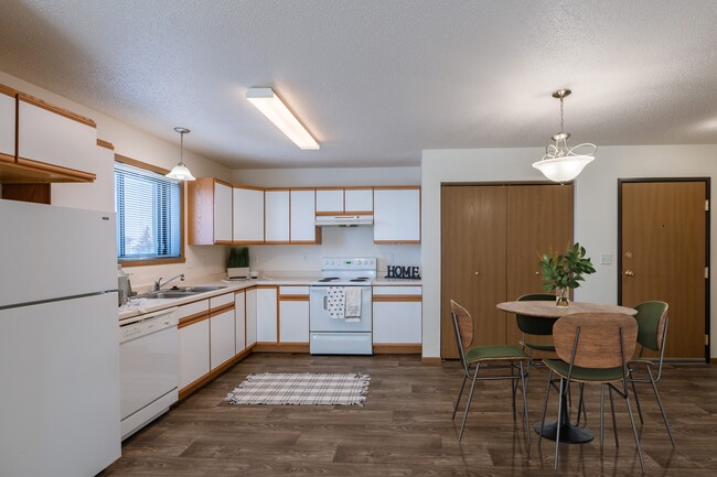 Fargo, ND Eagle Run Apartments | Kitchen