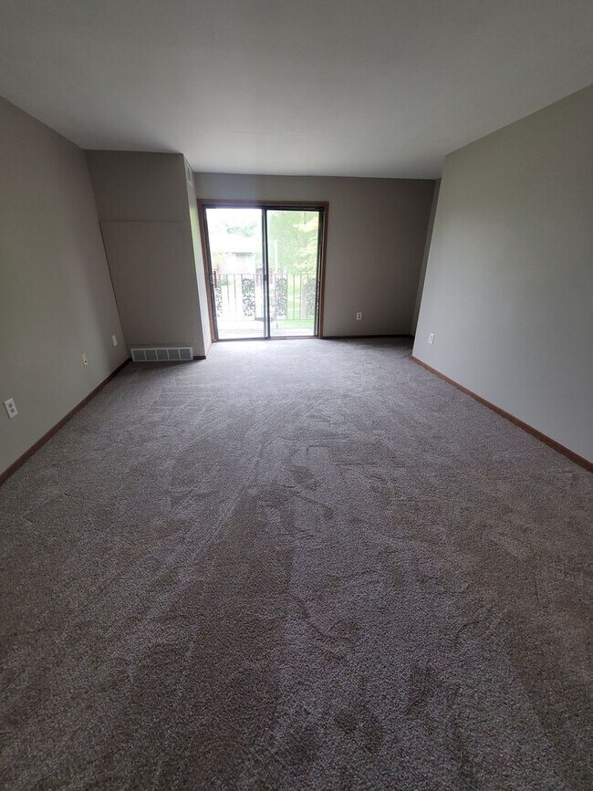 7625 W Donna Ct Unit 5, Milwaukee, WI 53223