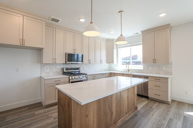 470 N 300 W unit 37437772, Smithfield, UT 84335 - photo 5