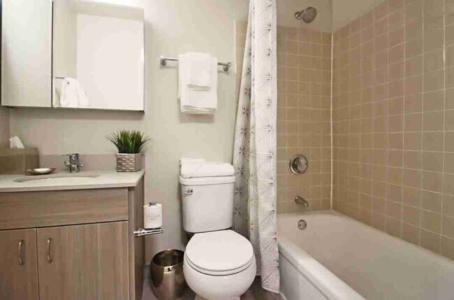 45 W Elm St, Chicago, IL 60610 - photo 4