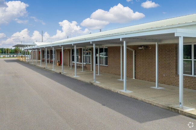 The pick up/drop off lanes at Avon Park High School help to ease the transfer of students.