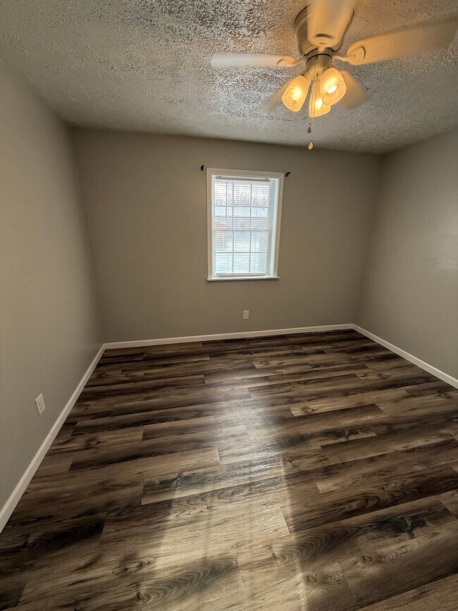 128 W Beechwood Rd, Bessemer, PA 16112 - photo 4