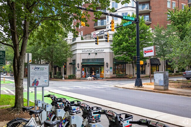Lakewood residents love to grocery shop at the nearby Harris Teeter in Charlotte.