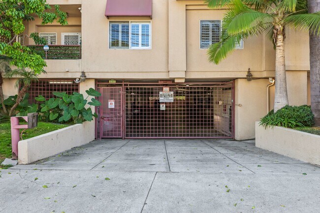 14290 Dickens St unit 204, Sherman Oaks, CA 91423 - photo 4