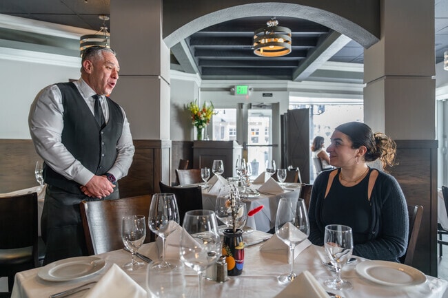 Cougar Mountain offers plenty of delicious restaurant options nearby.