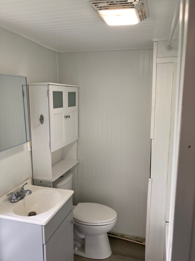 347 1/2 Kingwood St, Morgantown, WV 26501 - photo 2