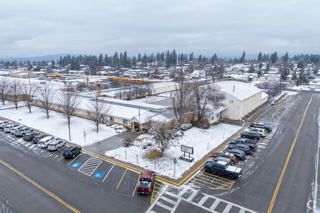 Mullan Trail Elementary School features a large parking area for staff and visitors.