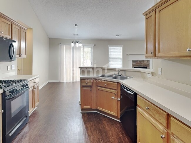 821 Beranda Cir, Douglasville, GA 30134 - photo 5