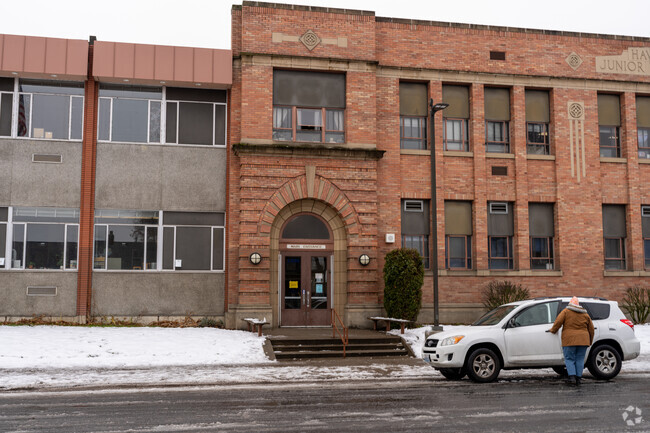 Spokane Public Montessori School sits in the north central district of Spokane.