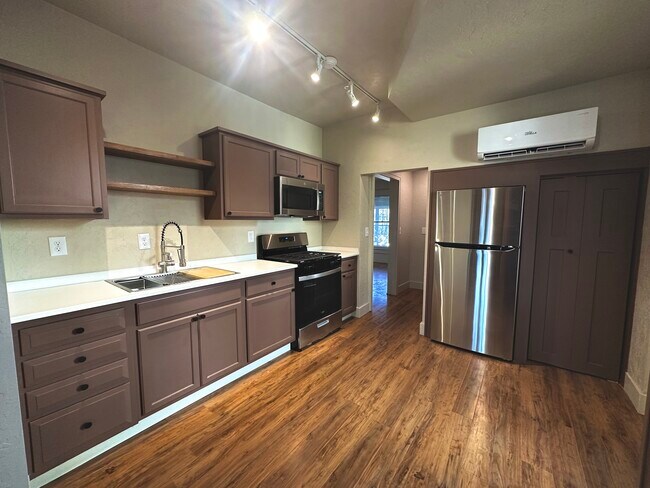 1005 Broadway Ave unit 2, Mattoon, IL 61938 - photo 3