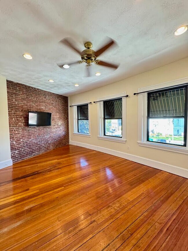 379 Main St Unit Main Street Woburn MA, Woburn, MA 01801