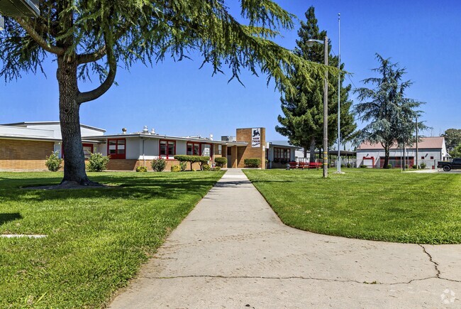 Mark Twain Junior High in West Modesto, Ca offers courses across several buildings.