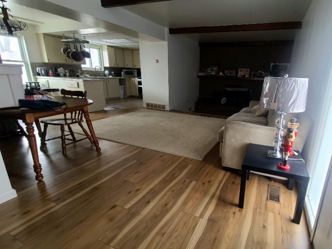 333 E 300 N unit Rooms for Rent, Centerville, UT 84014 - photo 5