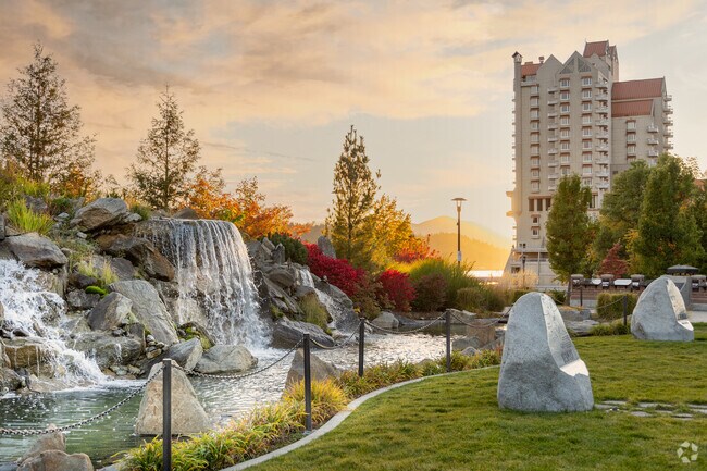 With easy access to both natural areas and the lively downtown, residents enjoy Coeur d'Alene.