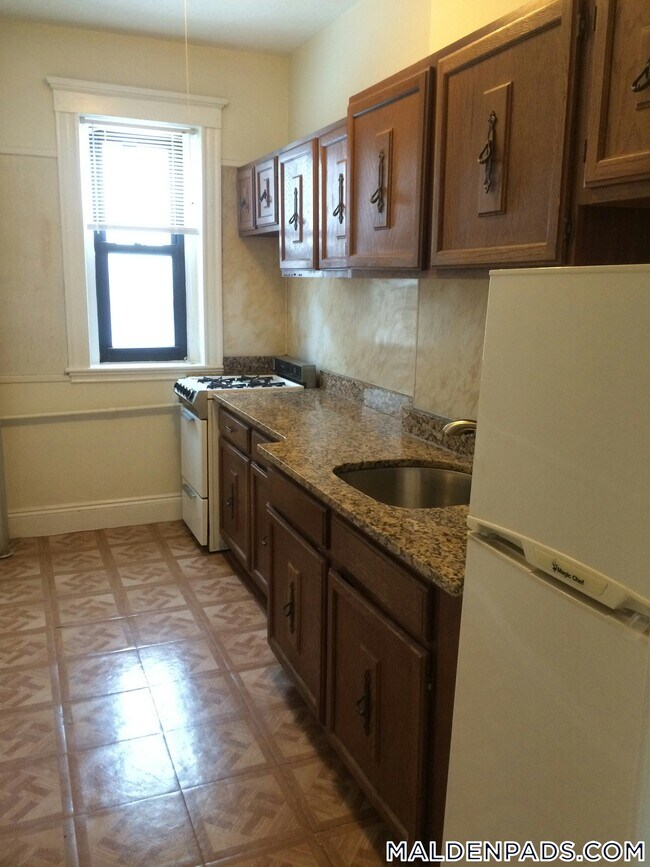 17-19-19 Washington St unit 304, Malden, MA 02148 - photo 2