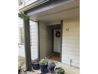 29700 SW Courtside Dr Unit 43, Wilsonville, OR 97070