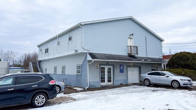 10291 Teays Valley Rd unit B, Teays Valley, WV 25560 - photo 2