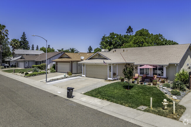 Rows of homes with nicely manicured lawns are pleasant to the eyes in Kirkland Place.