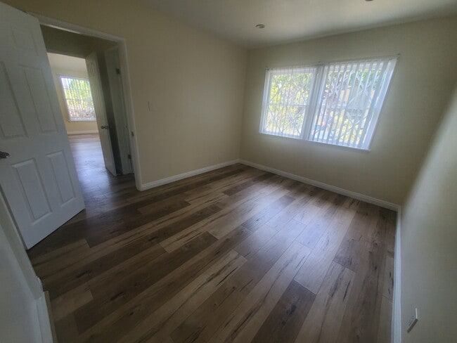 13527 Burbank Blvd, Van Nuys, CA 91401 - photo 7
