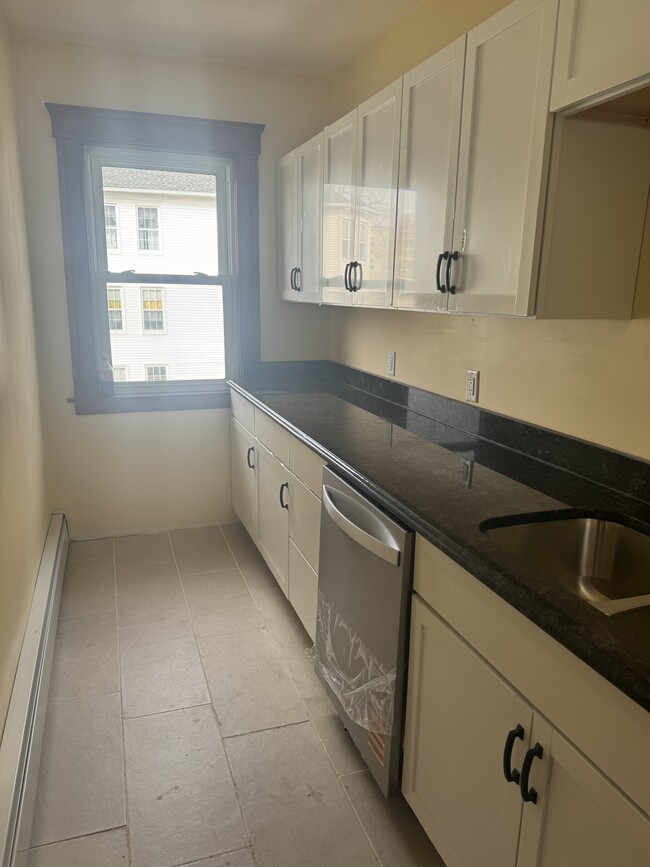 63 Gates St unit 3, Worcester, MA 01610 - photo 3