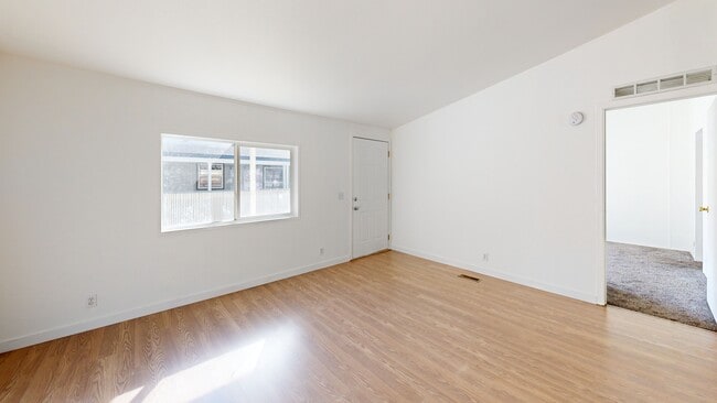 633 E Archwood Dr unit 53, Eagle Point, OR 97524 - photo 3