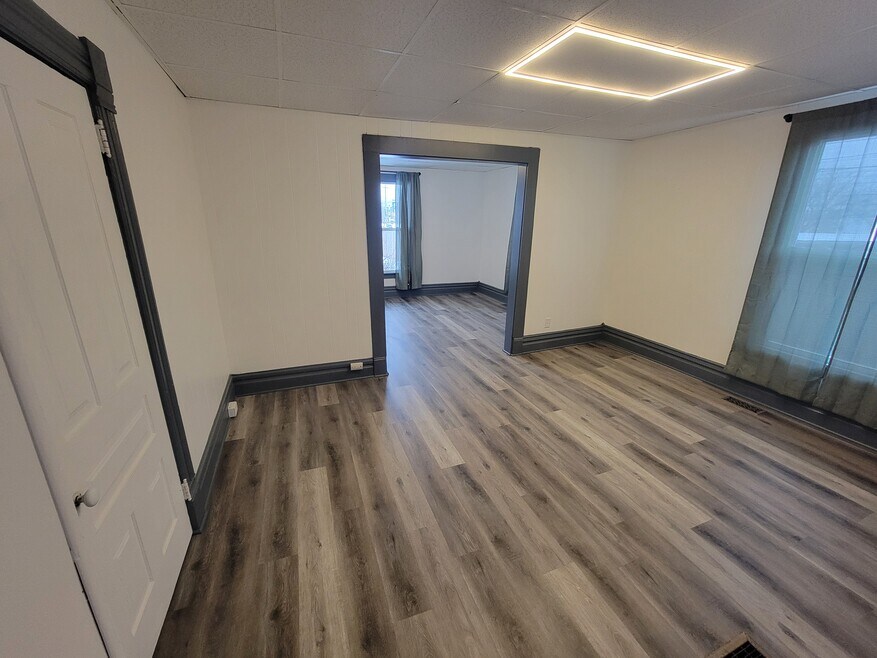 607 Manchester St unit 607 Manchster, Lansing, MI 48906 - photo 1