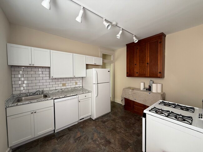 352 Shiloh St unit 2, Cincinnati, OH 45220 - photo 5