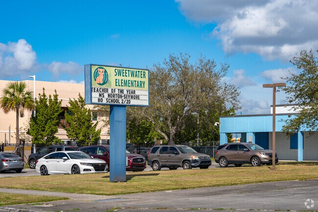 Sweetwater Elementary School has a 17:1 student-to-teacher ratio.