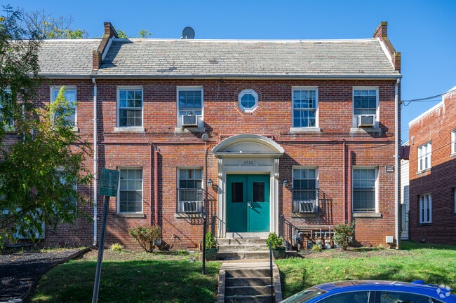 A multiunit italianate style row home on Randolph St NE near Catholic University.