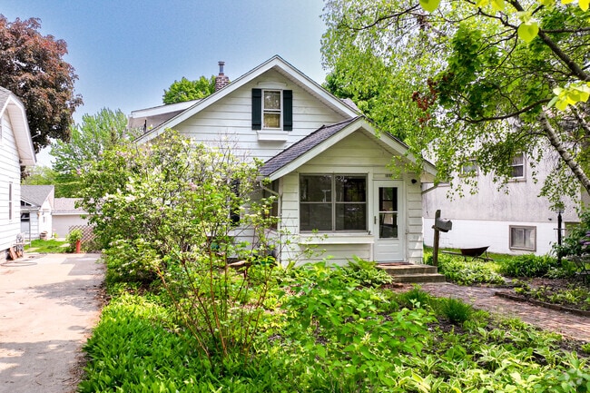 Bungalows are a popular style of home found in Lauderdale.
