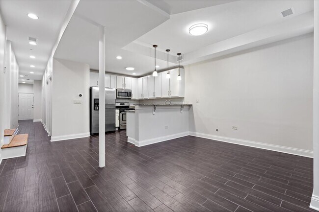 4906 N Whipple St unit G, Chicago, IL 60625 - photo 3