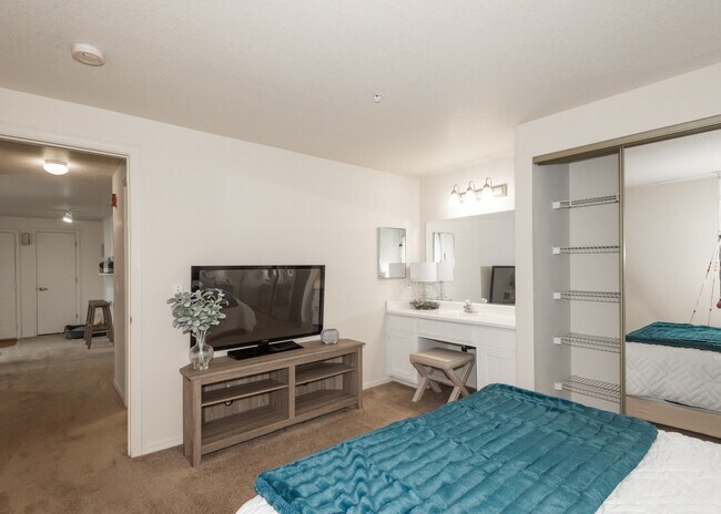 Valley River Court, Eugene, OR 97401 - photo 5