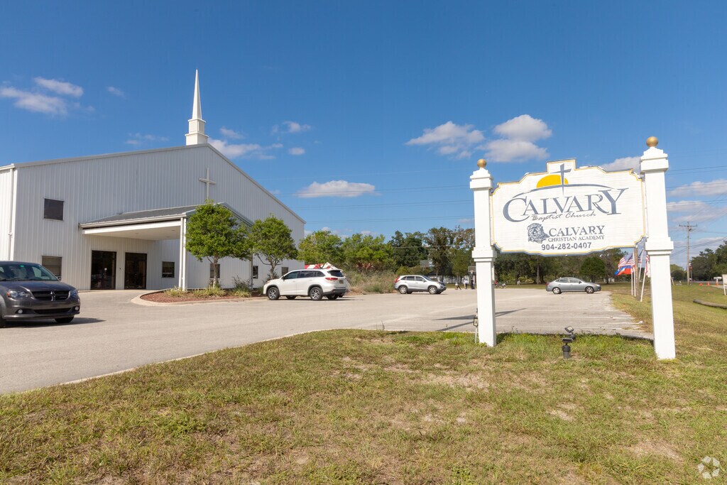 Calvary Christian Academy provides education in the neighborhood of 
Middleburg.