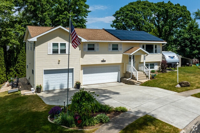 Due to the topography, many split-level homes can be found in Orchid Heights.