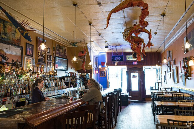 Canterbury residents are limited to local eateries which many will drive to nearby towns such as Putnam's The Stomping Ground which is known for its decoration and frequent entertainment.