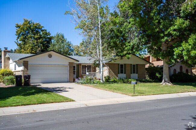 Miramonte’s tree-lined streets are home to many popular ranch-style houses.